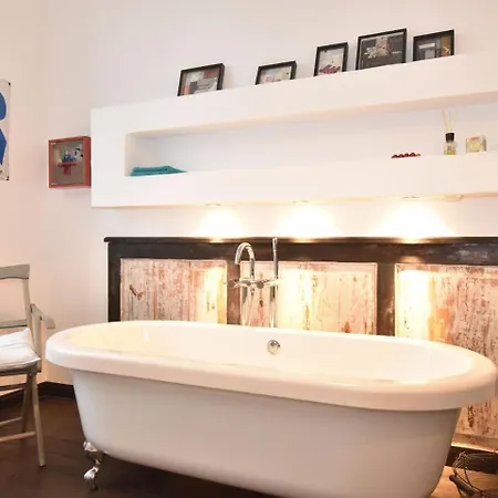 Charmante Mit Terrasse In *